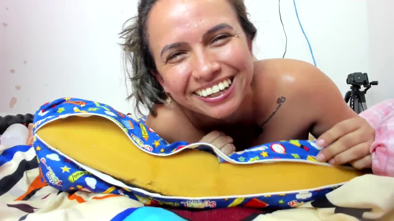 carolina_uribe - Stripchat webcam show • Thursday, October 3, 2024